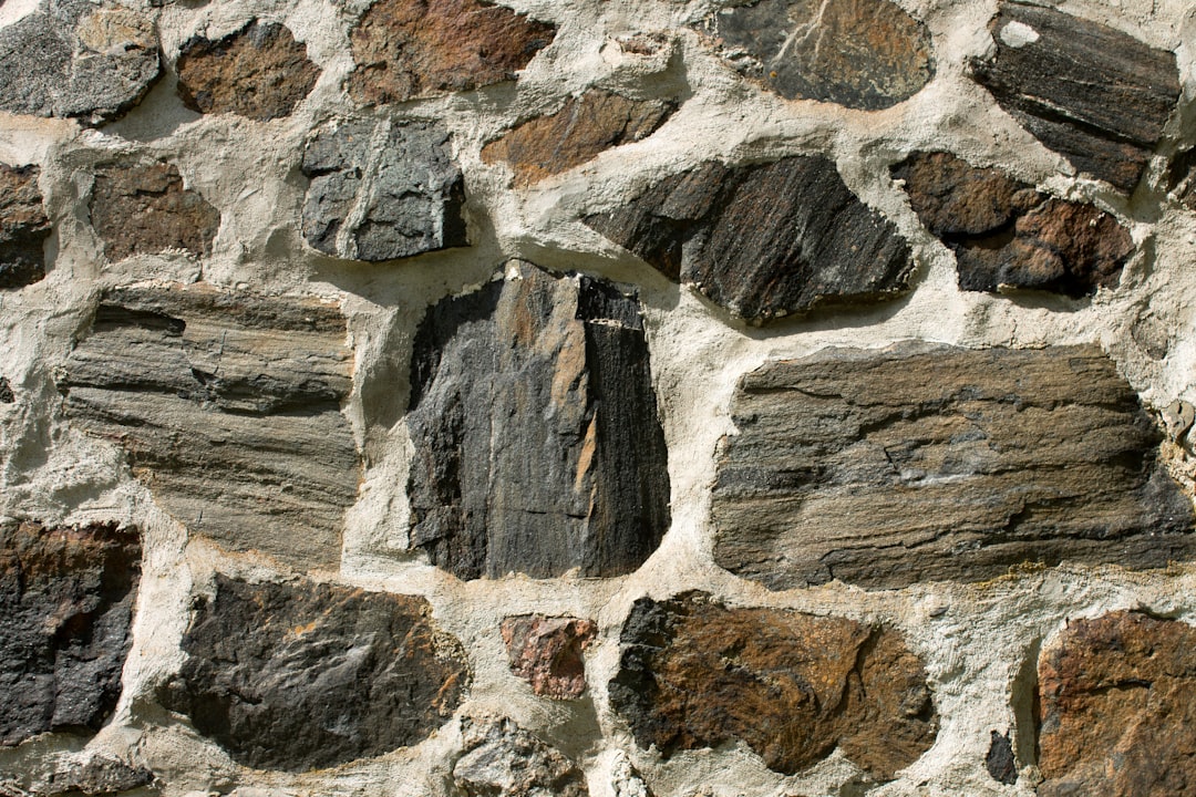 stone-wall-h6zztkulqn8